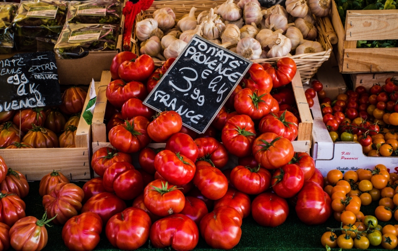 primeur-CANNES-min_tomatoes-4050245